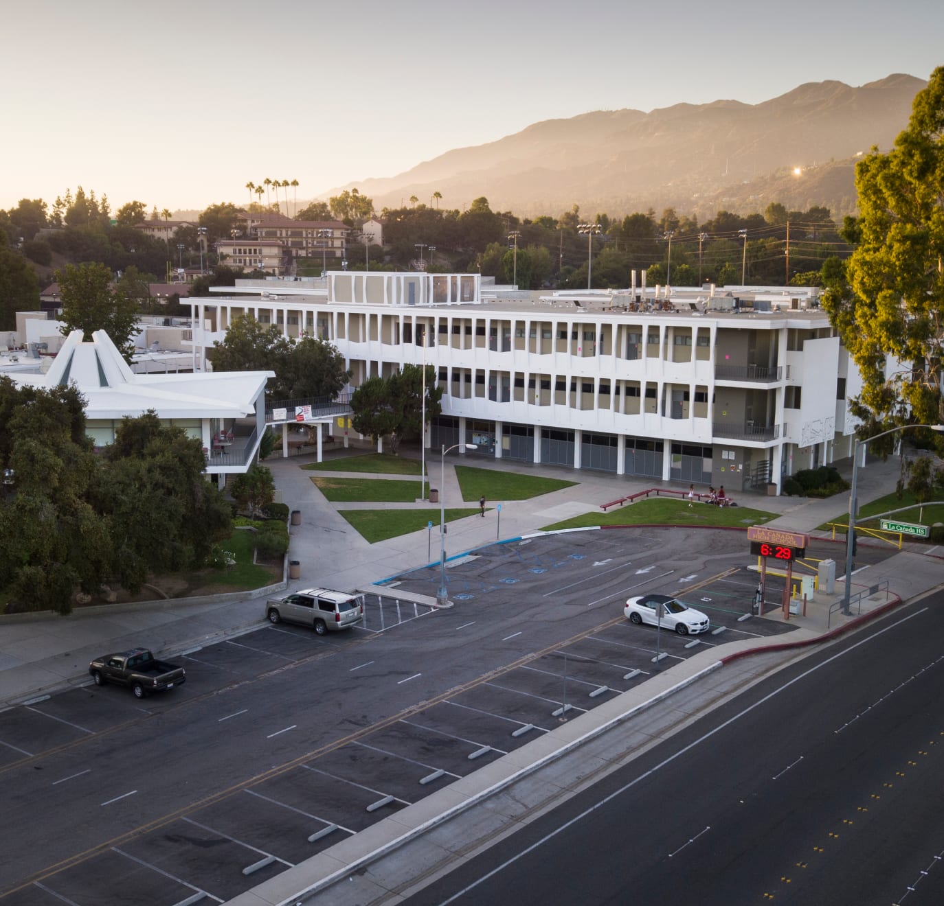 La Cañada Unified School District