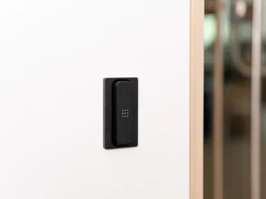 Türen mit Zutrittskontrolle in intelligente Alarmauslöser verwandeln